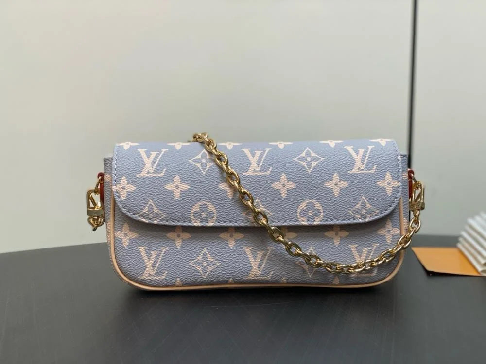LV WALLET ON CHAIN IVY – authentiek designer item, direct leverbaar bij Mivelia