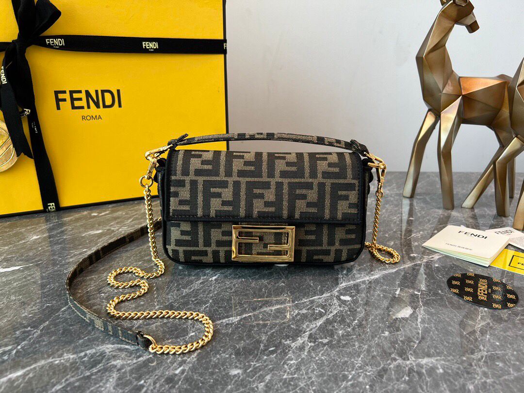 FENDI BAGUETTE – authentiek designer item, direct leverbaar bij Mivelia