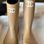 Chanel accessoire uit de Mivelia voorraad, close-up van het premium leer