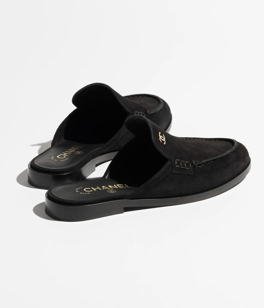 CHANEL MULE SUEDE CALFSKIN – authentiek designer item, direct leverbaar bij Mivelia