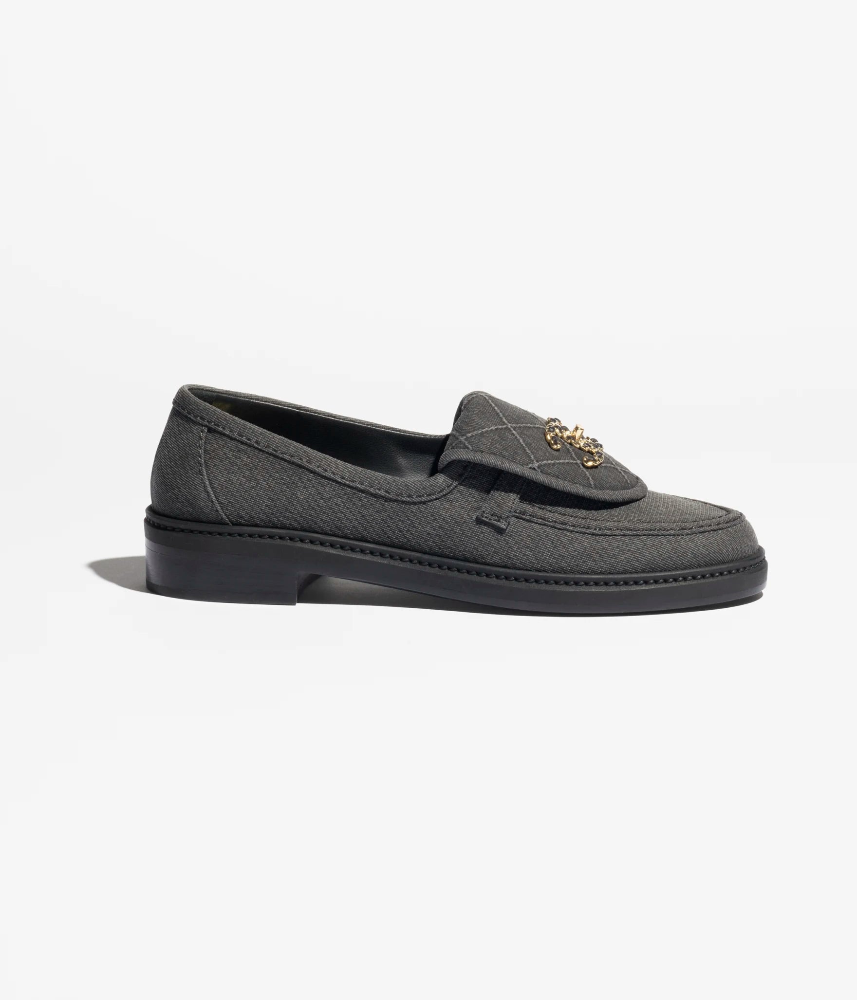 CHANEL COTTON BLACK MOCASSINS – authentiek designer item, direct leverbaar bij Mivelia
