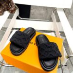 LOUIS VUITTON SLIDE – authentiek designer item, direct leverbaar bij Mivelia