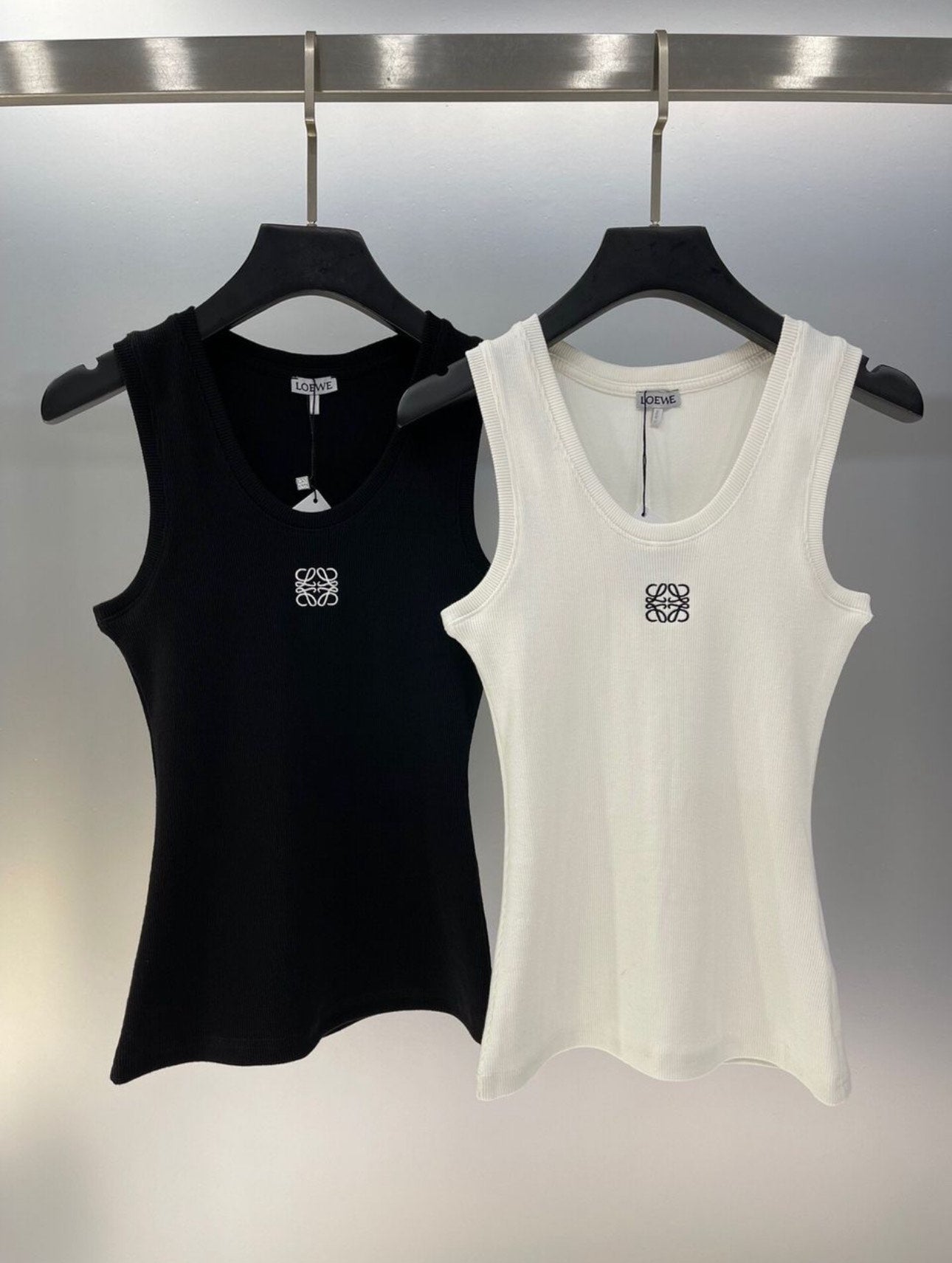 LOEWE TANK TOP – authentiek designer item, direct leverbaar bij Mivelia