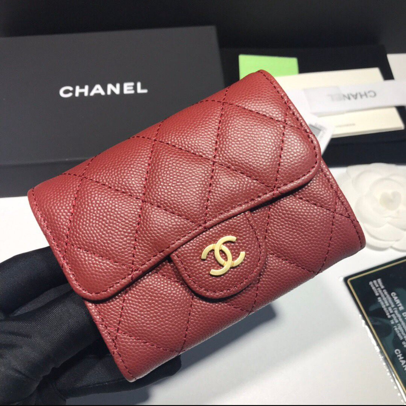 IMG_1957.jpg CHANEL WOC MINI BORDEAUX – authentiek designer item, direct leverbaar bij Mivelia