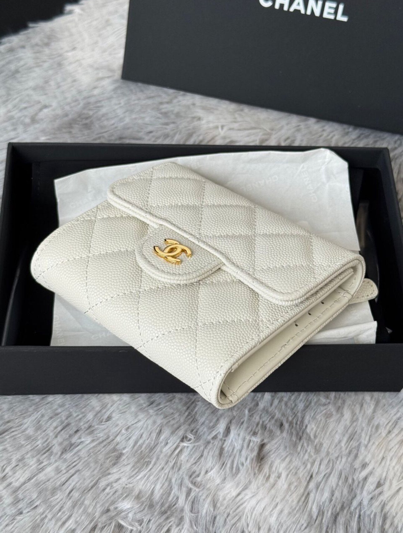 CHANEL WOC MINI WHITE – authentiek designer item, direct leverbaar bij Mivelia