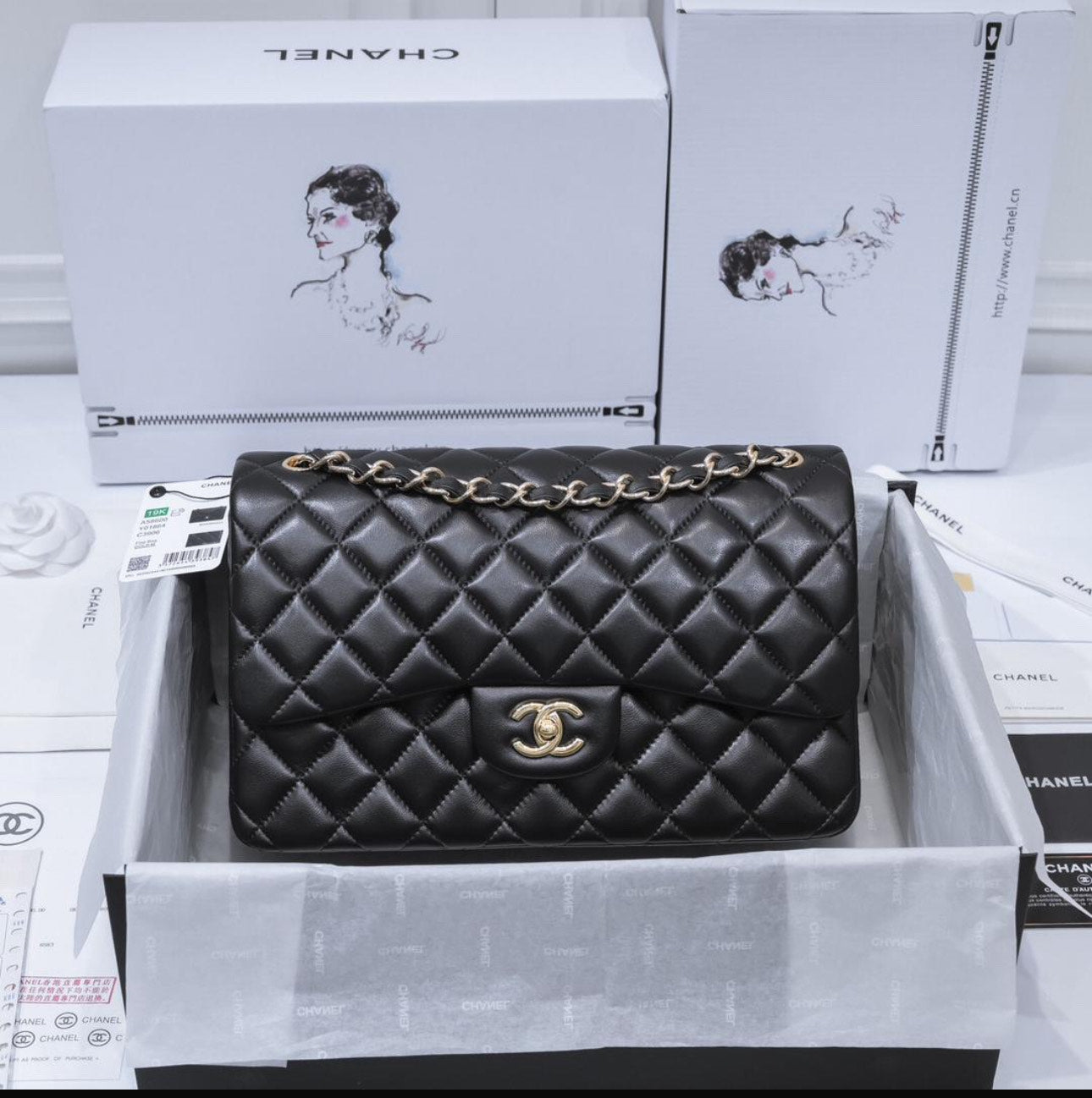 CHANEL FLAP BAG 30 CM BLACK – authentiek designer item, direct leverbaar bij Mivelia