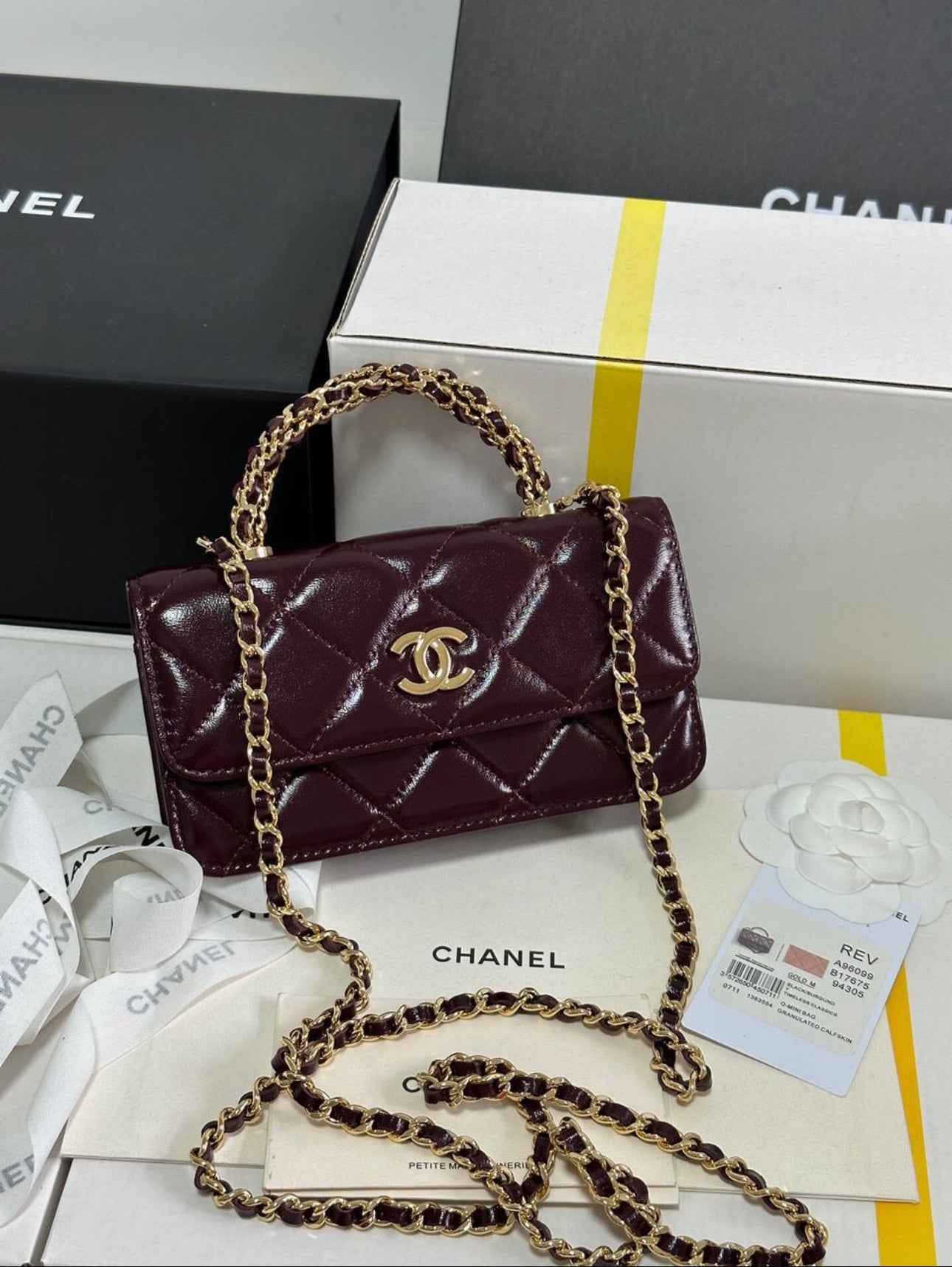 CHANEL FLAPBAG SHINY BORDEAUX – authentiek designer item, direct leverbaar bij Mivelia