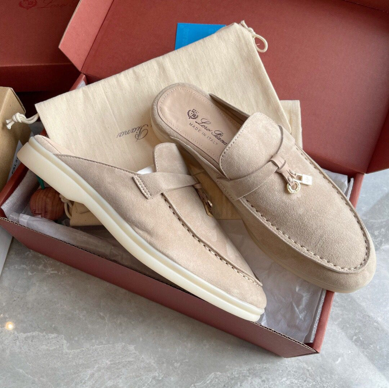 LORO PIANA SUMMERWALK BEIGE – authentiek designer item, direct leverbaar bij Mivelia