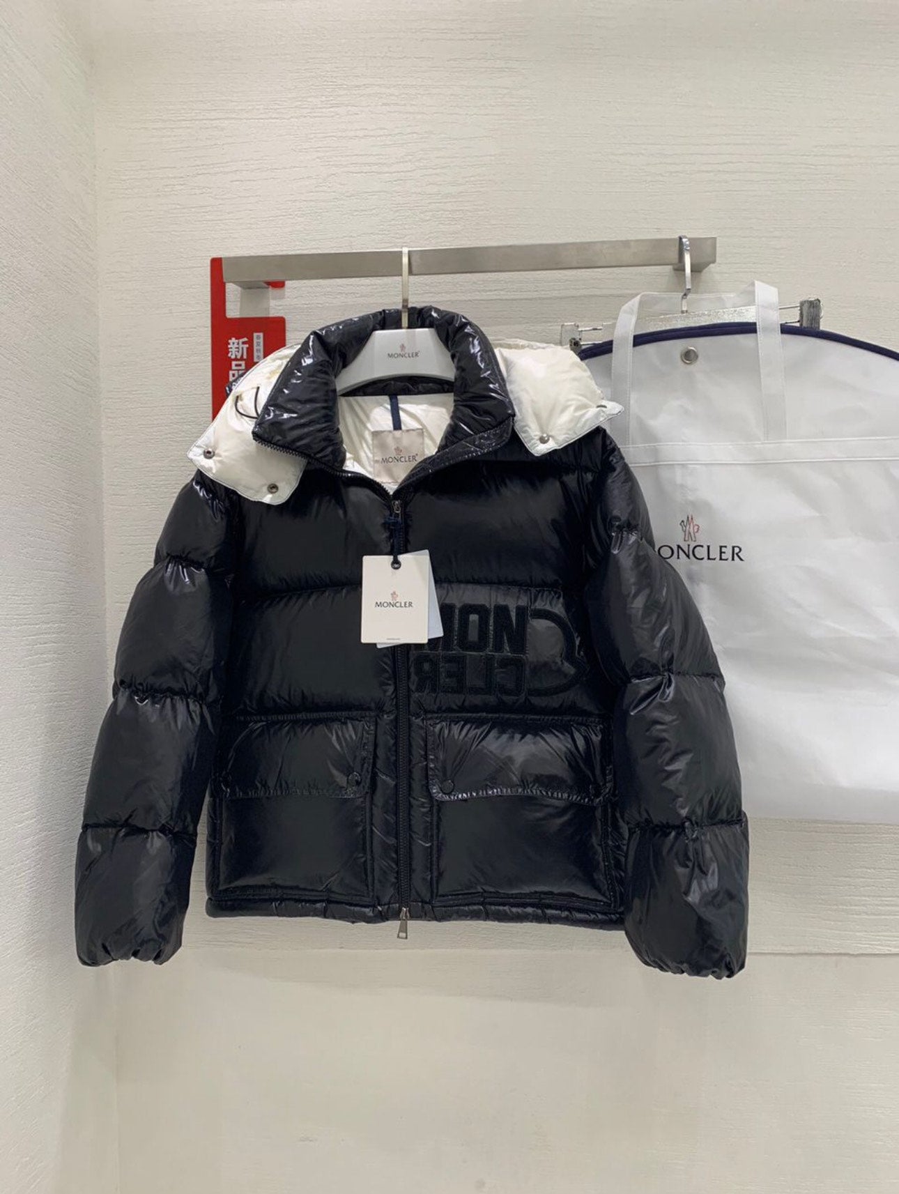 MONCLER ABBAYE BLACK – authentiek designer item, direct leverbaar bij Mivelia