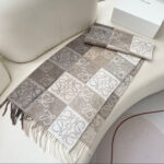 LOEWE SCARF – authentiek designer item, direct leverbaar bij Mivelia