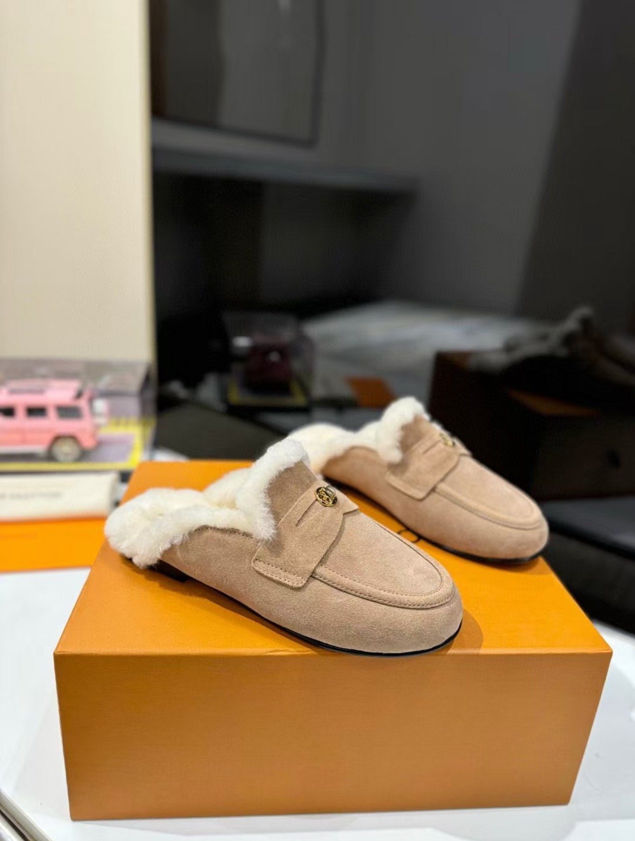 LV CAPRI OPEN BACK LOAFER – authentiek designer item, direct leverbaar bij Mivelia