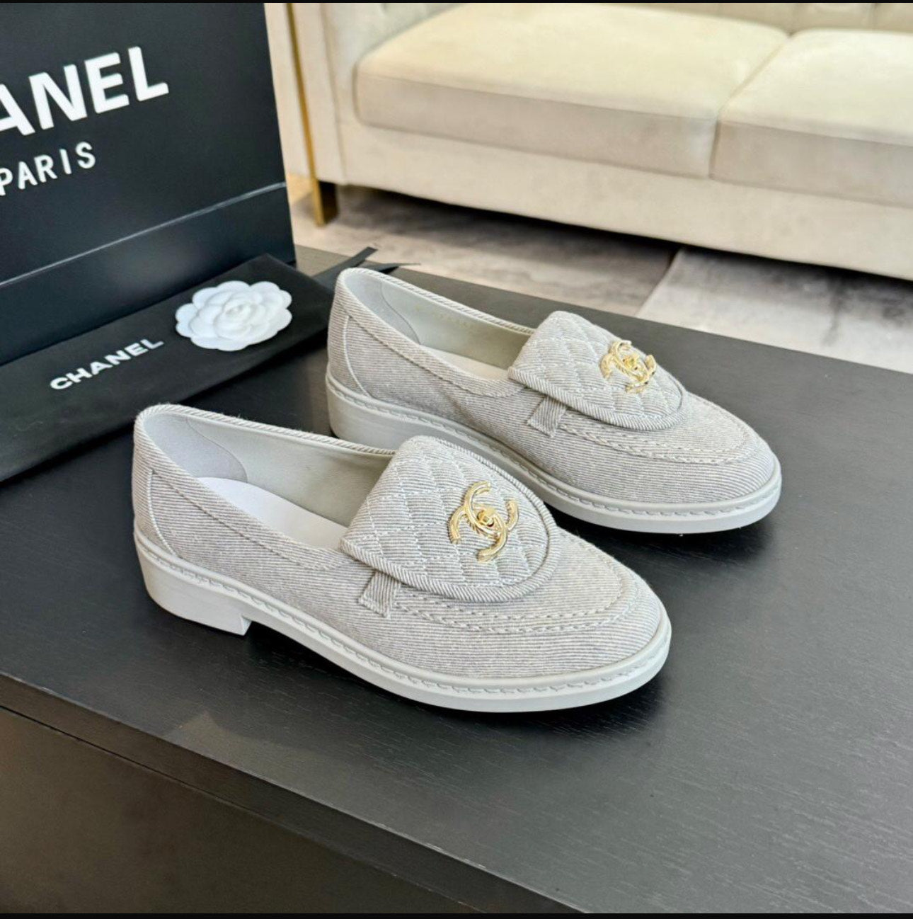 CHANEL LOAFER SUEDE – authentiek designer item, direct leverbaar bij Mivelia