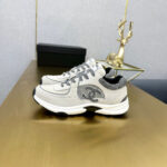 CHANEL RUNNER – authentiek designer item, direct leverbaar bij Mivelia