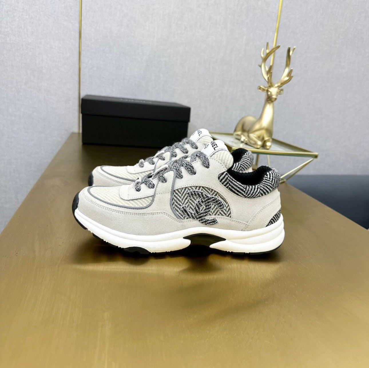 IMG_8015.jpg CHANEL RUNNER – authentiek designer item, direct leverbaar bij Mivelia