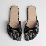 DIOR BOW SLIDE – authentiek designer item, direct leverbaar bij Mivelia