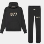 FEAR OF GOD ESSENTIALS – 1977 IRON GREY FULL SET – authentiek designer item, direct leverbaar bij Mivelia